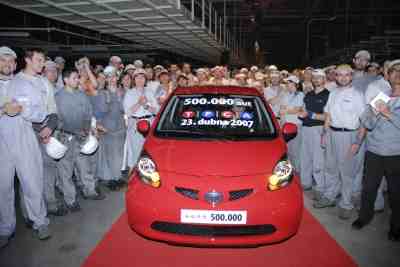 Oslavy vyrobeného půlmiliontého vozu v TPCA se zúčastnili též zaměstnanci firmy