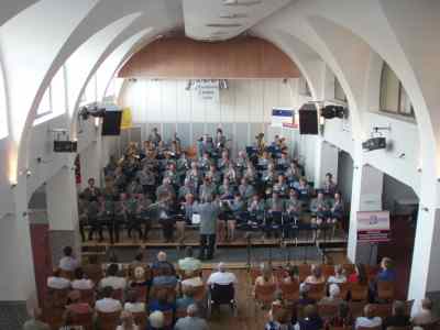 Kmochova hudba Kolín si zahrála ve Starých lázních i v červnu. Foto - archiv KhK