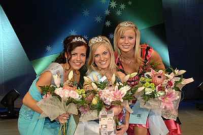 Tři nejlepší dívky loňského finále. Foto - archiv Colin Agency