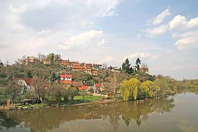 Týnec nad Labem z mostu. Repro - wikipedia